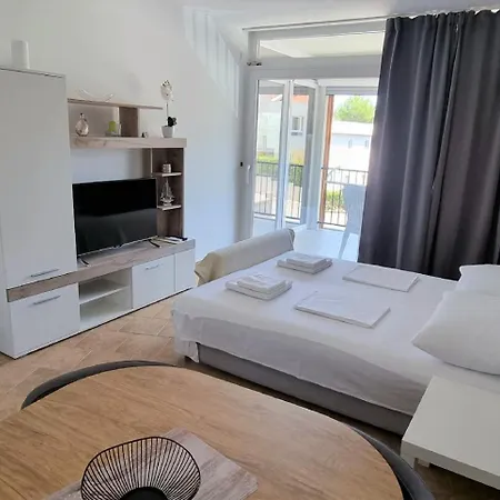 Apartmani Sunce I More Premantura Exteriör bild