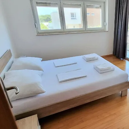Apartmani Sunce I More Premantura Exteriör bild